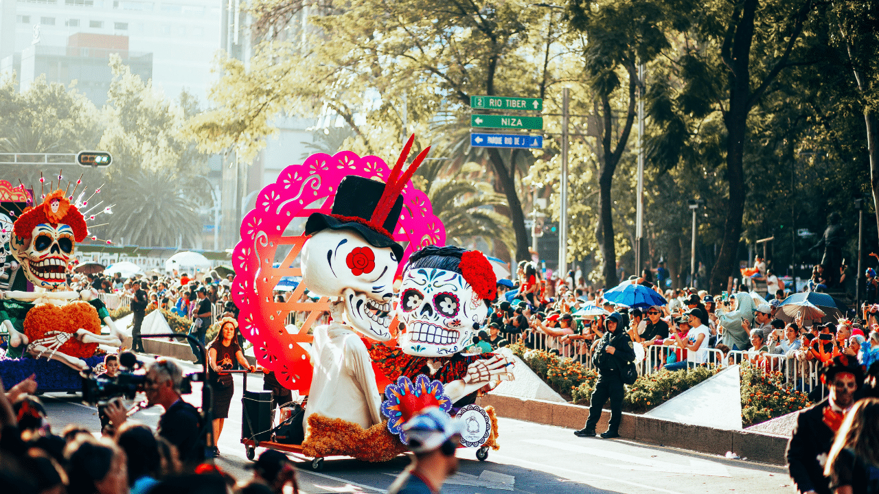Cinco de Mayo Glam: Celebrating Mexican Culture Through Festive Beauty Looks